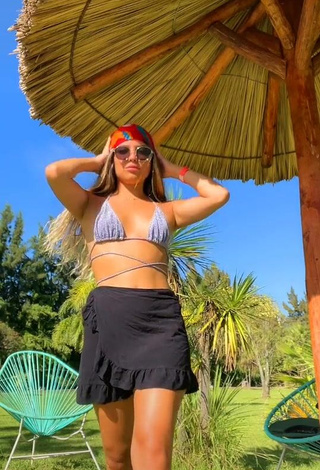 Jesca Jimenez (@jescacjb) #skirt  #black skirt  #booty shaking  #bikini top  #blue bikini top  «Te casarías con tu 2@»