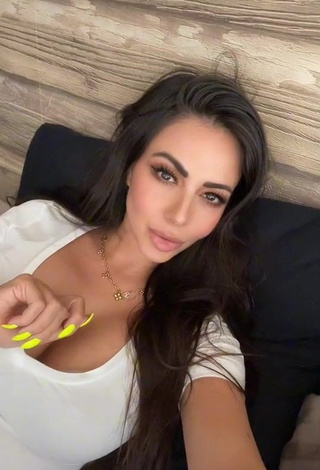 Jimena Sanchez (@jimenasancheztiktok) #cleavage  #big boobs  #sexy  «#parati»