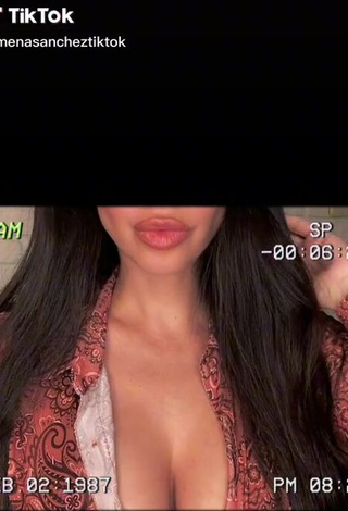 Jimena Sanchez (@jimenasancheztiktok) #cleavage  #big boobs  #sexy  «This filter!»