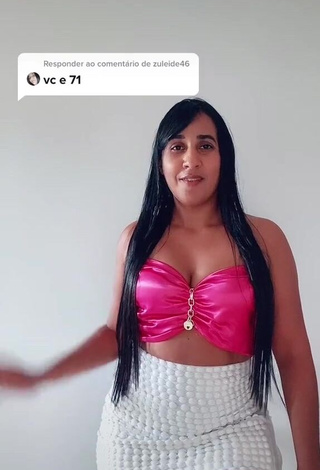 Karollyny Campos (@karoldigital) #cleavage  #pink crop top  #big boobs  #skirt  #white skirt  #crop top  «Responder a @zuleide46...»