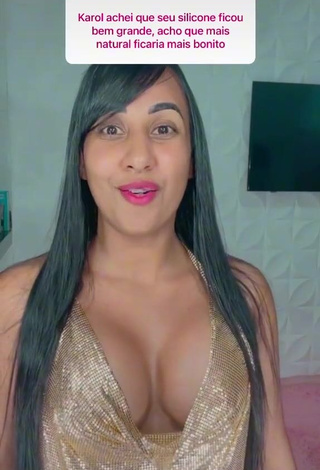 Karollyny Campos (@karoldigital) #cleavage  #big boobs  #sexy  #twerk  #crop top  #golden crop top  #shorts  #black shorts  «#fy #mulheres #cirurgiaplastica...»