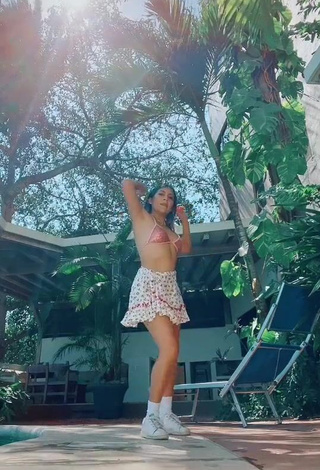 Katia Nabil (@katianabile) #bikini top  #pink bikini top  #skirt  #floral skirt  #booty shaking  «Que vibra la de este baile ✨...»