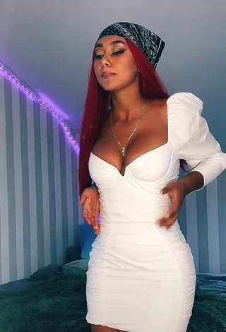 Elizabeth Anorue (@llleasy) #dress  #white dress  #cleavage  #booty shaking  #sexy  «Кто за мной )))»