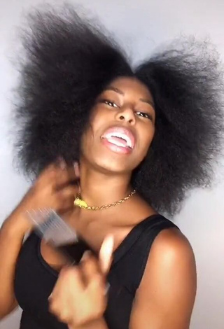 MC Soffia (@mcsoffia) #cleavage  #crop top  #black crop top  «Amem seu cabelo crespo, nosso...»
