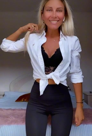 Nadejda Sendrea (@nadejdasendrea8) #cleavage  #crop top  #booty shaking  #leggings  #black leggings  «Ciao»