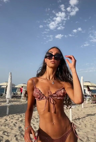 Rebecca Orsolini (@rebecca.orsolini) #beach  #bikini  «dc @tracy.oj»
