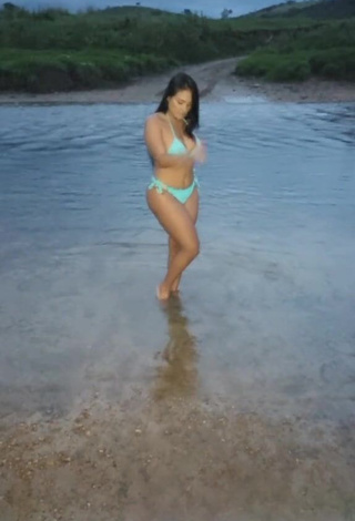 Renee Blimgiz (@reneeblimgiz) #beach  #bikini  #blue bikini  #cleavage  #big boobs  «#baixinha #MinhasVibes»