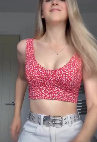 Amelia Grace (@ameliagabs) #crop top  #floral crop top  #booty shaking  «Thanku so much for 100K that’s...»