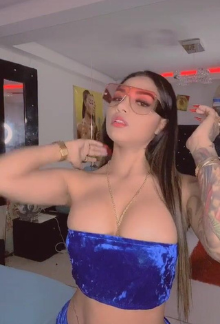 Anyuri Lozano (@anyurimusica2) #cleavage  #big boobs  #tube top  #blue tube top  «Chocolate»
