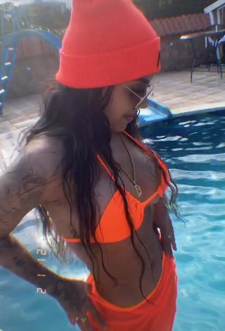 Anyuri Lozano (@anyurimusica2) #swimming pool  #tattooed body  #cleavage  #underboob  #bikini top  #electric orange bikini top  #skirt  #electric orange skirt  #booty shaking  «Hola»