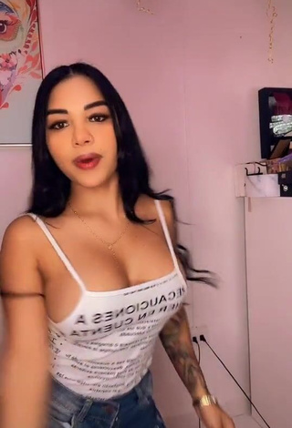 Anyuri Lozano (@anyurimusica2) #top  #cleavage  #side boob  #big boobs  #shorts  #jeans shorts  #bouncing boobs  #butt  «Tú te fuiste desde entonces ☺️...»
