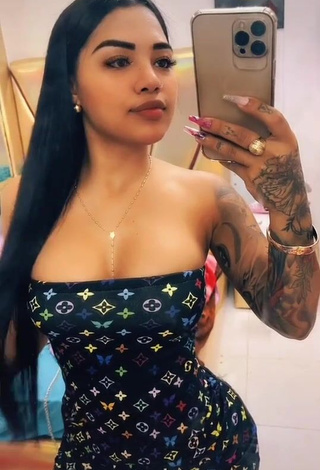 Anyuri Lozano (@anyurimusica2) #tattooed body  #dress  #cleavage  #big boobs  «La la lalalalal#parati»
