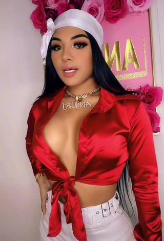 Anyuri Lozano (@anyurimusica2) #cleavage  #big boobs  #top  #red top  «Mucho pa ti #parati»