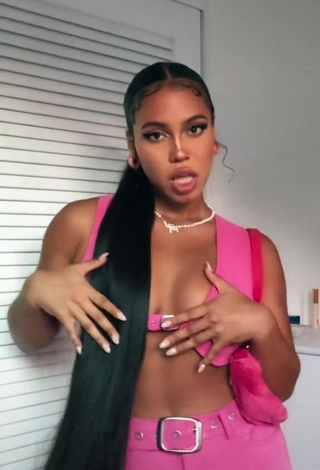 Asia Monet Ray (@asiamonetrayyy) #cleavage  #sexy  «Heyyy #fyp #foryou #viral @iamgia_»