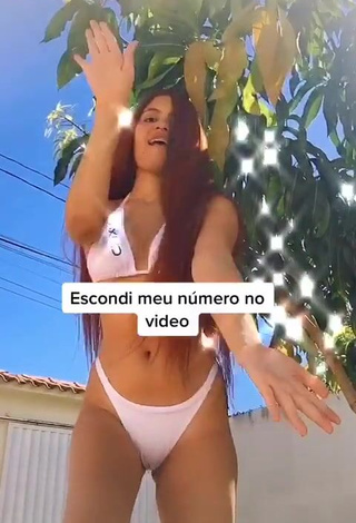 Brenda Campos (brendacamposv) #bikini  #white bikini  #booty shaking  «Que horas vc tá vendo esse vídeo...»