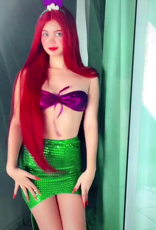 Brenda Campos (brendacamposv) #red lips  #cosplay  #bikini top  #violet bikini top  #skirt  #green skirt  #sequin skirt  #sequin bikini top  «e se eu fosse pra praia com essa...»