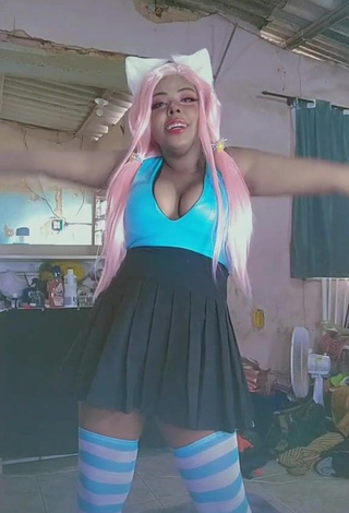 Dezza.cosplay (@dezza.cosplay) #cleavage  #big boobs  #dress  #bouncing boobs  #cosplay  «sem # pra não passar vergonha no...»