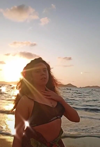 Epril Saliz (@epril_saliz) #beach  #bikini top  #black bikini top  #booty shaking  «Se me olvido el baile ja ja ja...»