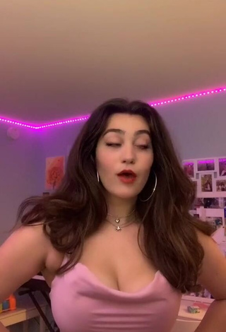 Simone (@imsiiimone) #cleavage  #big boobs  #sexy  #red lips  «Here’s a draft bc I have nothing...»