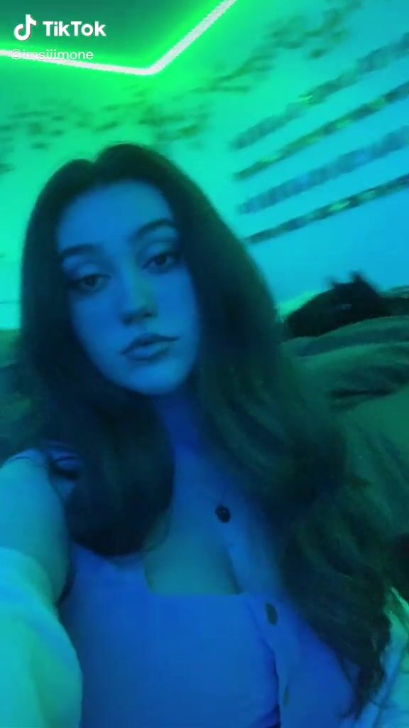 Simone (@imsiiimone) #cleavage #sexy «cat #yeah» | yephot.com