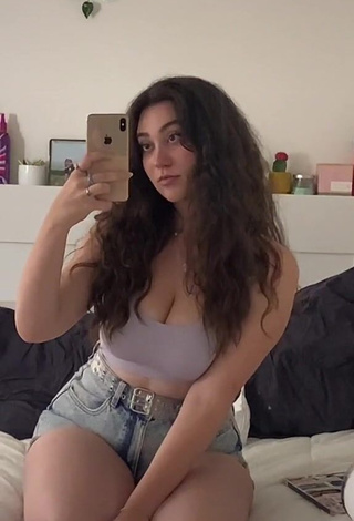 Simone (@imsiiimone) #cleavage  #big boobs  #crop top  #grey crop top  #shorts  #jeans shorts  «Couldn’t memorize the lyrics if...»