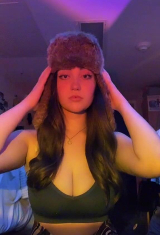Simone (@imsiiimone) #cleavage  #big boobs  #crop top  #black crop top  «winter hat»