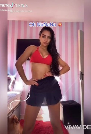 Ingrid Muniz (@ingrid.vmuniz) #bikini top  #red bikini top  #twerk  #skirt  #black skirt  #cleavage  «Théo não aguenta mais #tiktok...»