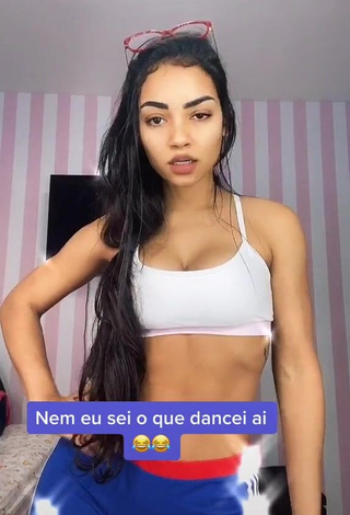 Ingrid Muniz (@ingrid.vmuniz) #cleavage  #sport bra  #white sport bra  #bouncing boobs  «O importante é se divertir né...»