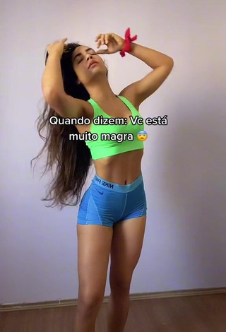 Ingrid Muniz (@ingrid.vmuniz) #sport bra  #green sport bra  #shorts  #blue shorts  #booty shaking  «Aprendi a me amar do jeito que...»