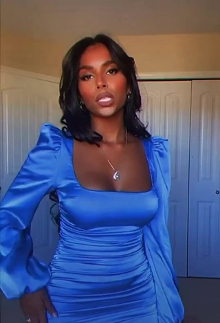 Ishini W (@ishiniw) #cleavage  #dress  #blue dress  «Let’s get down to business...»