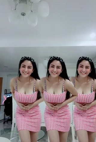 Karen Anne Tuazon (@karen_anne29) #cleavage  #dress  #checkered dress  #big boobs  #booty shaking 