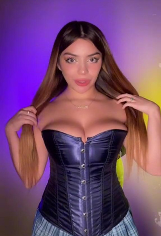 Katiana Kay (@katiana.kay) #cleavage  #big boobs  #corset  #black corset  #bouncing boobs 