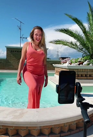 lalequita (@lalequita) #dress  #red dress  #swimming pool  «Here is the #tutorial ❤️ Result...»
