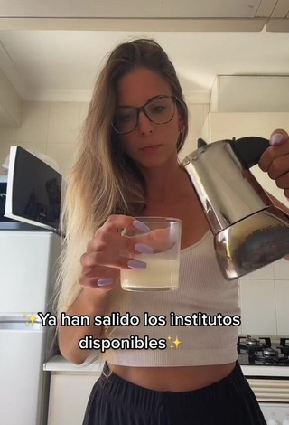 Laurimathteacher (@laurimathteacher) #crop top  #white crop top  #cleavage  «Mañana sabré el instituto en el...»