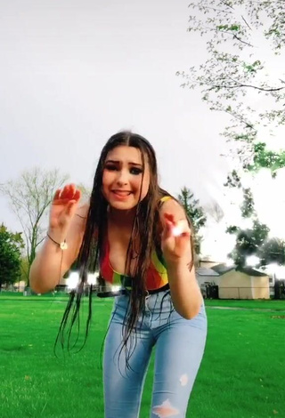 Layla Leischner (@laylaleischner) #cleavage  #big boobs  #booty shaking  #bouncing boobs  #crop top  #pants  #jeans pants 