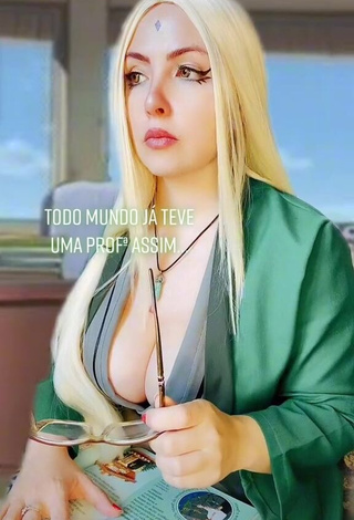 Luanagauchaoficial (@luanagauchaoficial) #cleavage  #big boobs  #sexy  «Taunade dando aula…✌ #tsunade...»