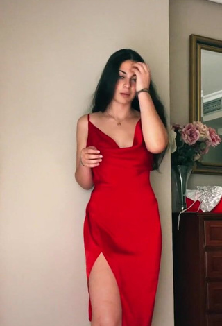 Luciasigi (@luciasigi) #dress  #silk dress  #red dress  #sexy  «Vale no se como se ponía el...»