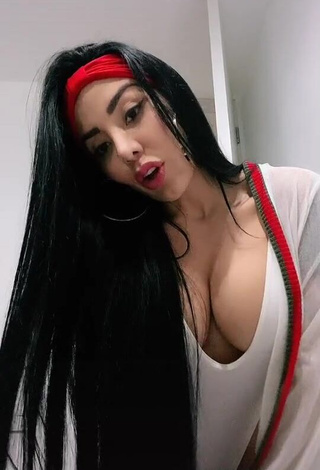 Marcela Reyes (@marce_50) #cleavage  #big boobs  #bodysuit  #white bodysuit  #sexy  «Como quieres que te quiera...»