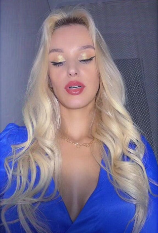 Mariya (@mariyka_wolf) #cleavage  #sexy 