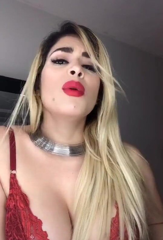 Mayra Jaime Maldonado (@mayrajaimeoficial) #red lips  #cleavage  #big boobs  #bra  #lace bra  #red bra  «Jajjajaa A QUIEN MÁS LE PASÓ»