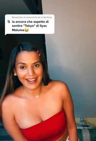 Nathaly Teran (@nathalyhteran) #cleavage  #tube top  #red tube top  «Responder a @emily.bizza Perché...»