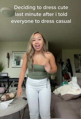 Chassidy (@onlychassidy) #cleavage  #butt  #top  #olive top  #pants  #white pants  «I’m indecisive»