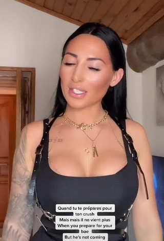 Pocahontasmaria (@pocahontasmaria) #cleavage  #big boobs  #sexy  «Insta: mariapocahontas»
