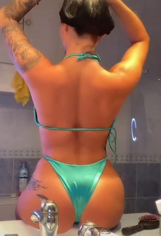 Pocahontasmaria (@pocahontasmaria) #butt  #bikini  #green bikini  #sexy  «IG: mariapocahontas»