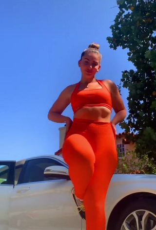Purplereign77 (@purplereign77) #crop top  #electric orange crop top  #leggings  #electric orange leggings  #booty shaking  «just bought my first car and I’m...»