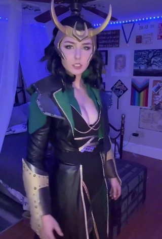 Ari (@raarii) #cosplay  #cleavage  #sexy  «Thor’s pretty particular about...»