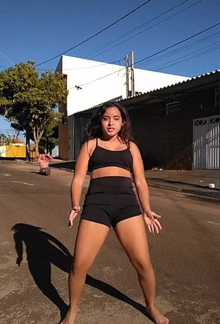 Raquel Toledoh (@raquel_toledoh) #street  #shorts  #black shorts  #crop top  #black crop top  #bouncing boobs  «OUVE UM EQUÍVOCO! @otacilio_toledoh»
