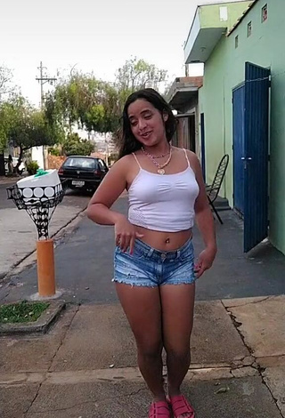 Raquel Toledoh (@raquel_toledoh) #street  #crop top  #white crop top  #shorts  #jeans shorts  #belly button piercing  «ME SEGUE NO INSTA, LINK NA BIO...»