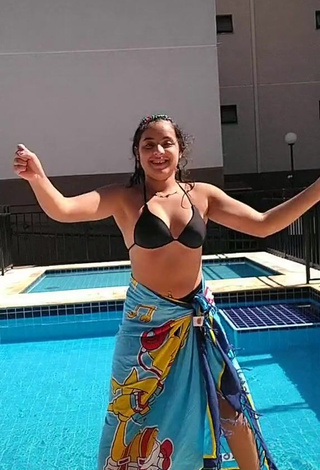 Raquel Toledoh (@raquel_toledoh) #swimming pool  #bouncing boobs  #twerk  #bikini top  #black bikini top  «ME SEGUE NO INSTA, LINK NA BIO...»