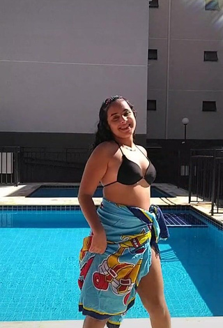 Raquel Toledoh (@raquel_toledoh) #swimming pool  #bikini top  #black bikini top  #booty shaking  #cleavage  «ME SE NO INSTA, LINK NA BIO...»